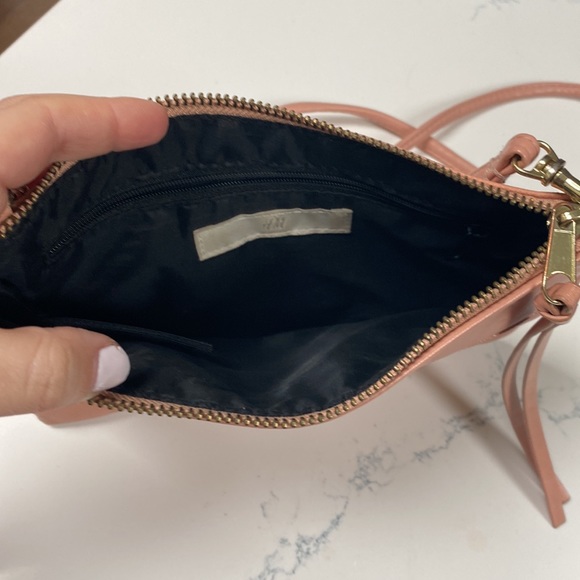 5 H&M Crossbody Bags - Picture 9 of 16